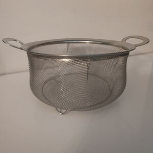 3 Quart Stainless Steel Mesh Strainer with Handles and Feet